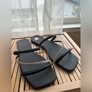 sandals size 9